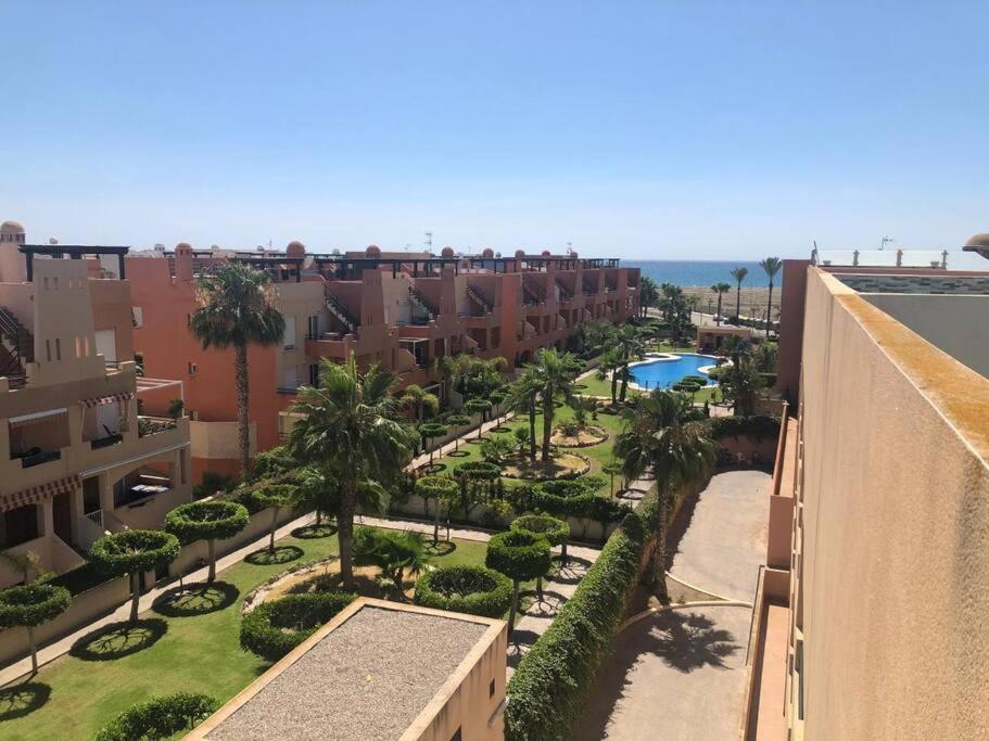 Bajo Con Jardin A Pie De Playa Y Piscina Comunitaria Con Jacuzzi Apartamento Playas de Vera Exterior foto